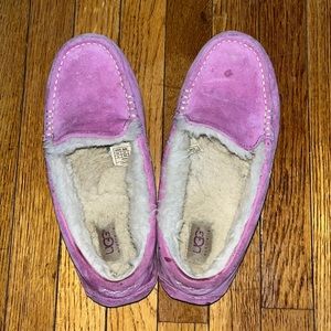 Fuschia Ugg Ansley Slipper, need to be professionally cleaned up sz 8